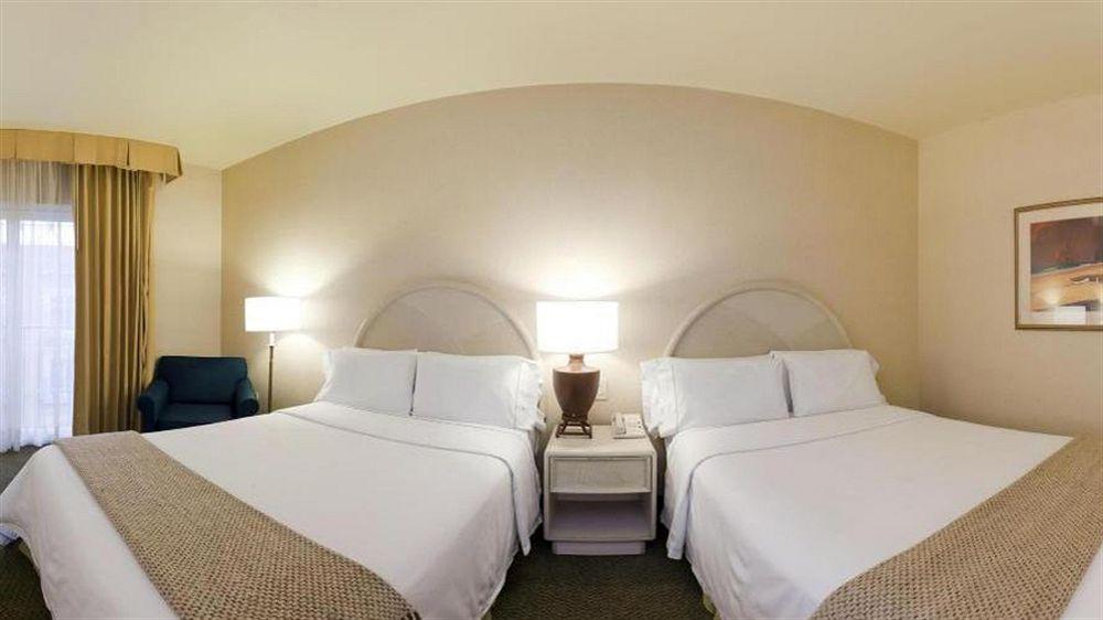 Holiday Inn Express Torreon By Ihg Bagian luar foto
