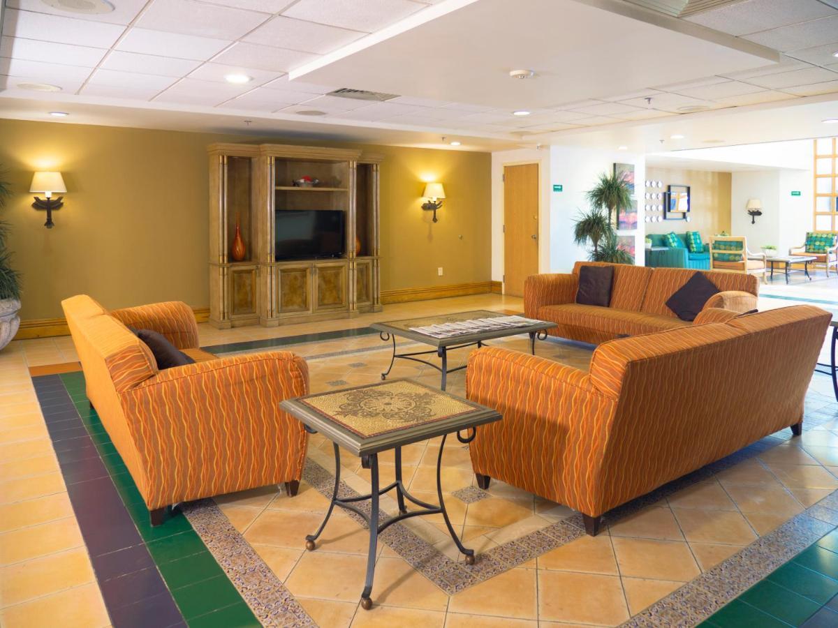 Holiday Inn Express Torreon By Ihg Bagian luar foto