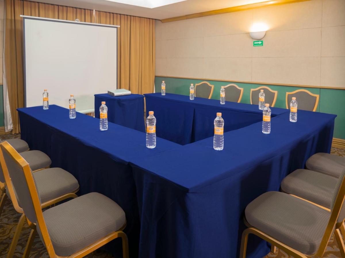 Holiday Inn Express Torreon By Ihg Bagian luar foto