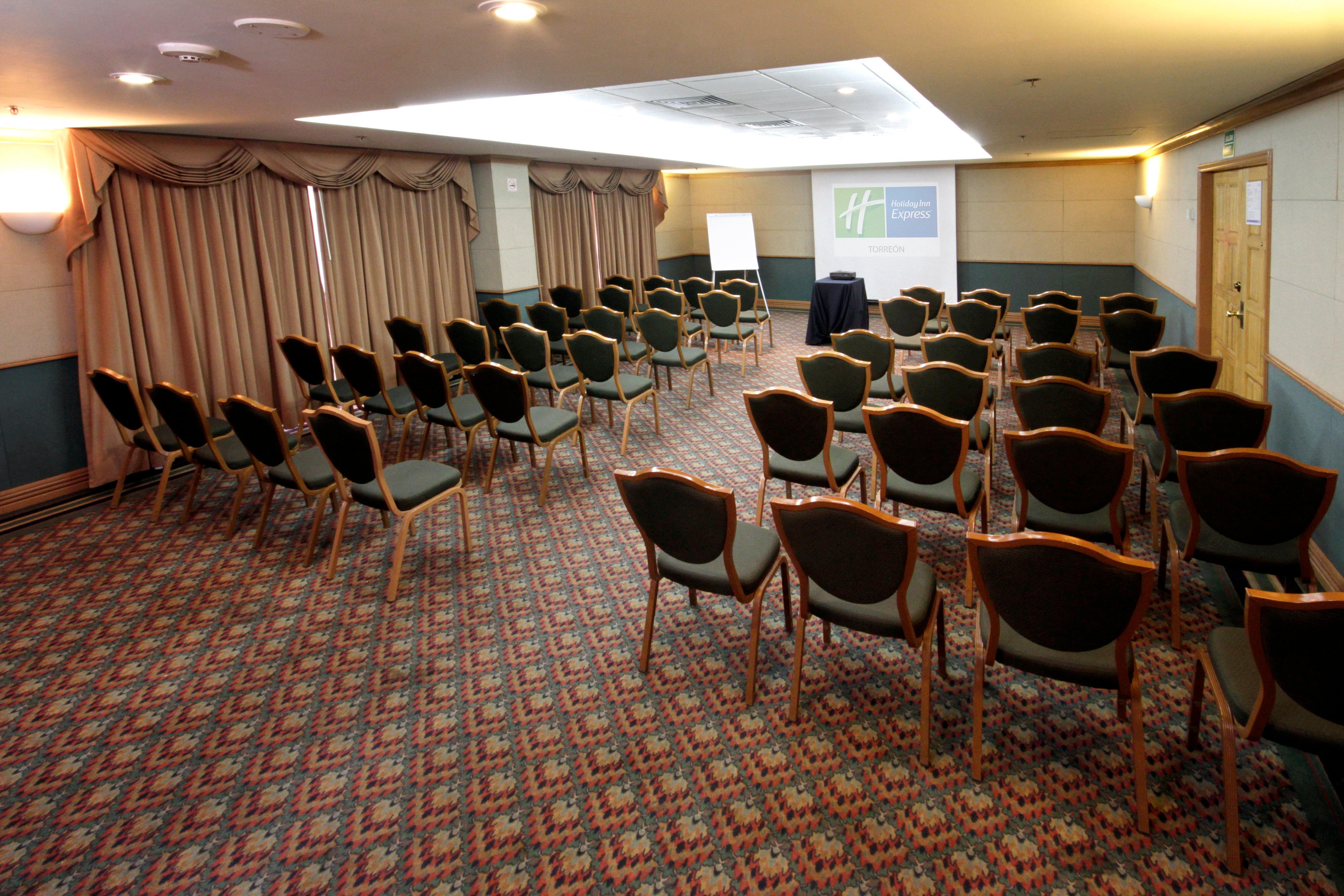 Holiday Inn Express Torreon By Ihg Bagian luar foto