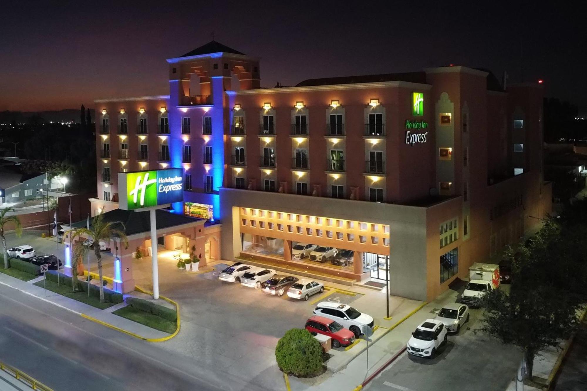 Holiday Inn Express Torreon By Ihg Bagian luar foto