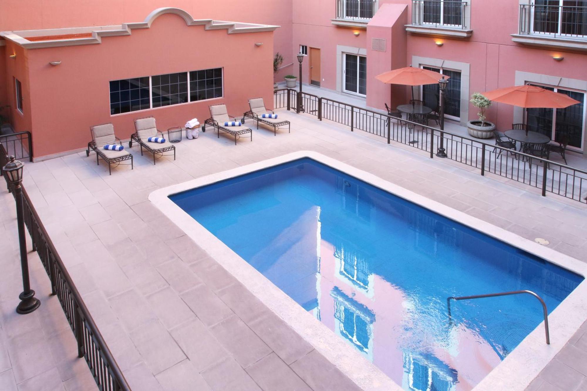 Holiday Inn Express Torreon By Ihg Bagian luar foto